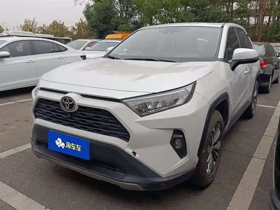 Toyota RAV4 — фото 1