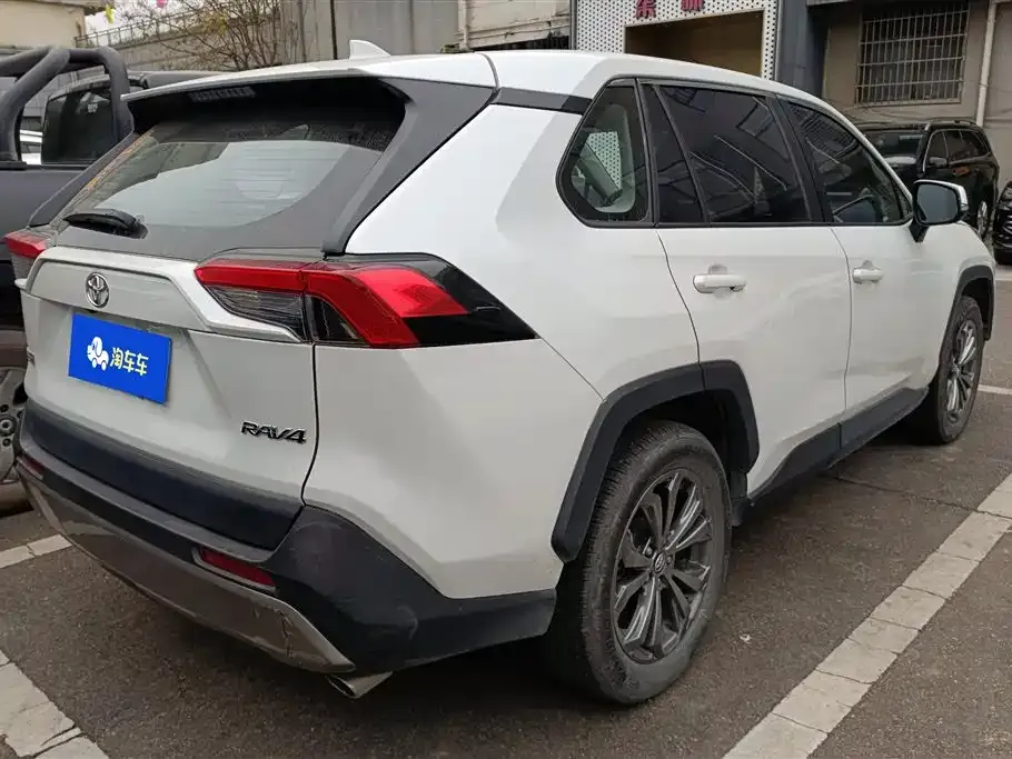 Toyota RAV4 — фото 4