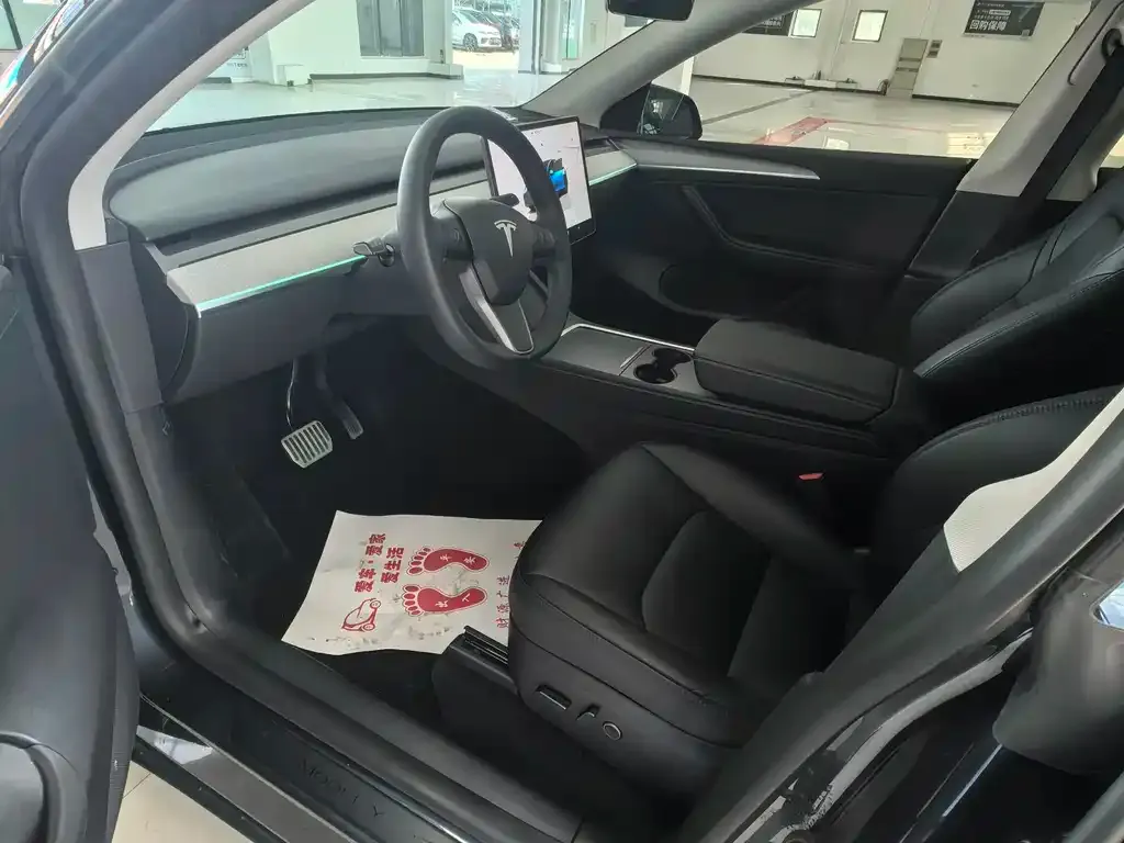 Tesla Model Y — фото 4