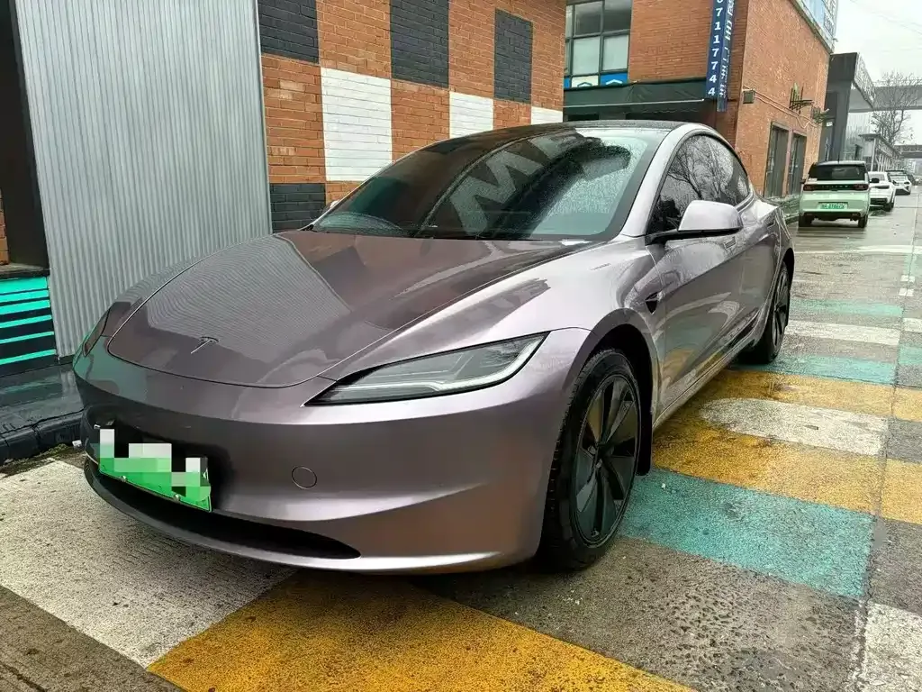 Tesla Model 3 — фото 1