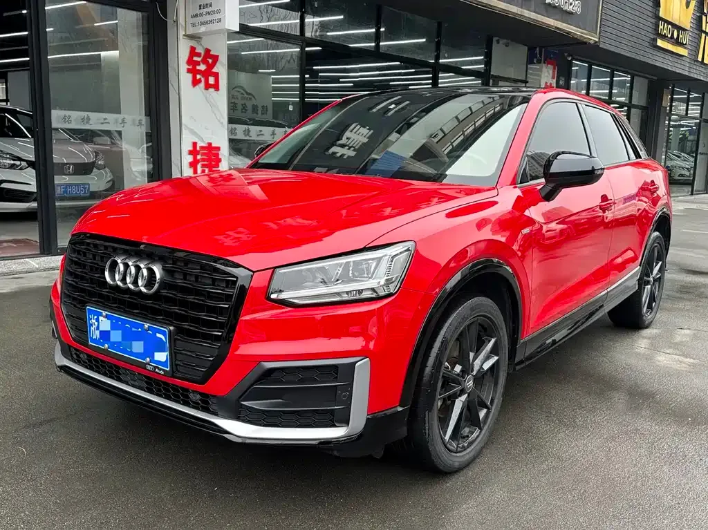 Audi Q2L — фото 1