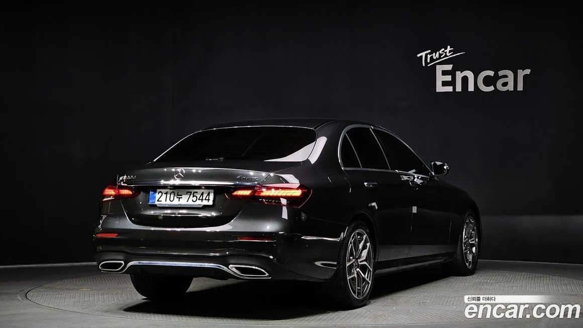 Mercedes-Benz E-Class — фото 6
