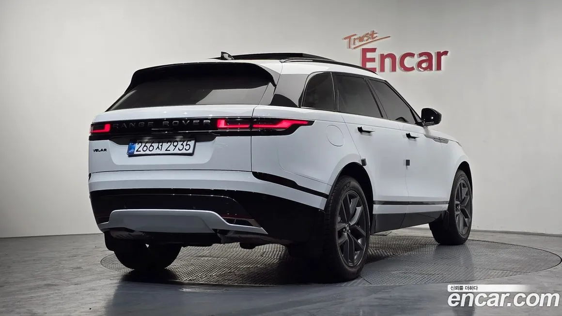 Land Rover Range Rover Velar — фото 10