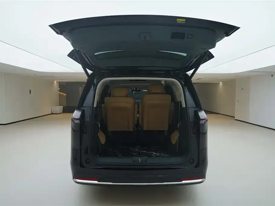 GAC Motor E8 Hybrid — фото 7