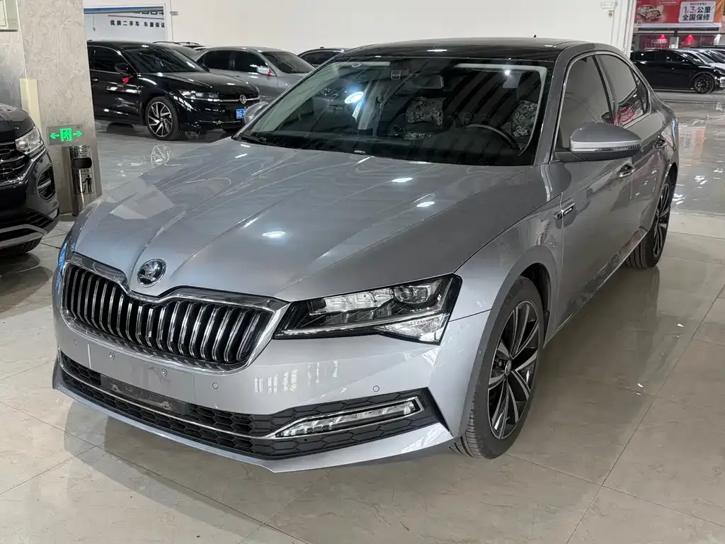 Skoda Superb — фото 1