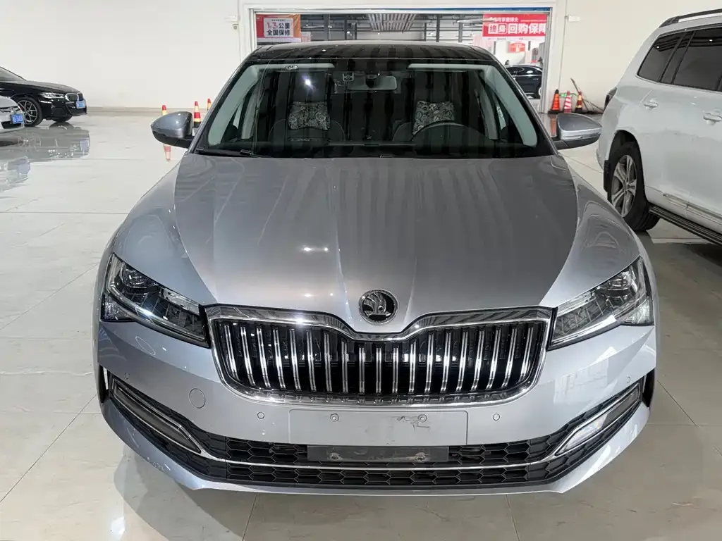 Skoda Superb — фото 2