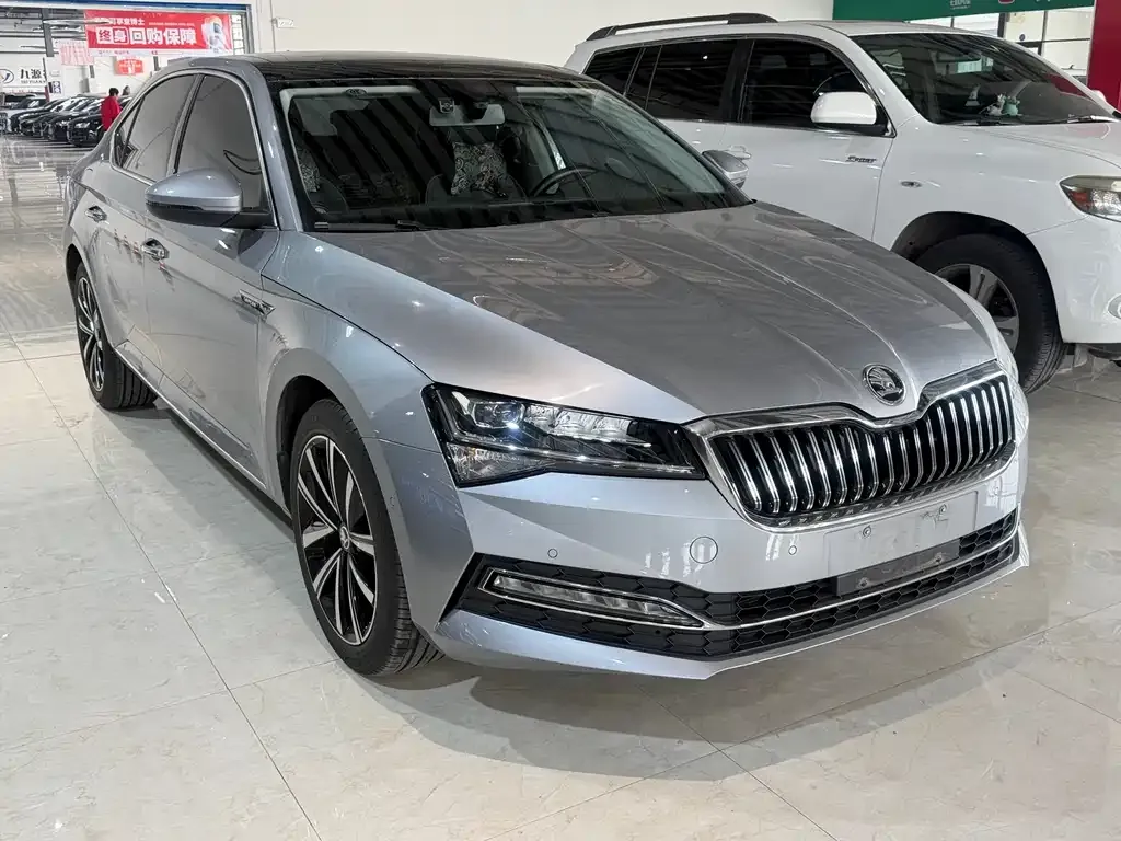 Skoda Superb — фото 10