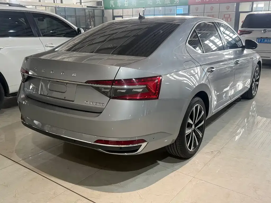 Skoda Superb — фото 4