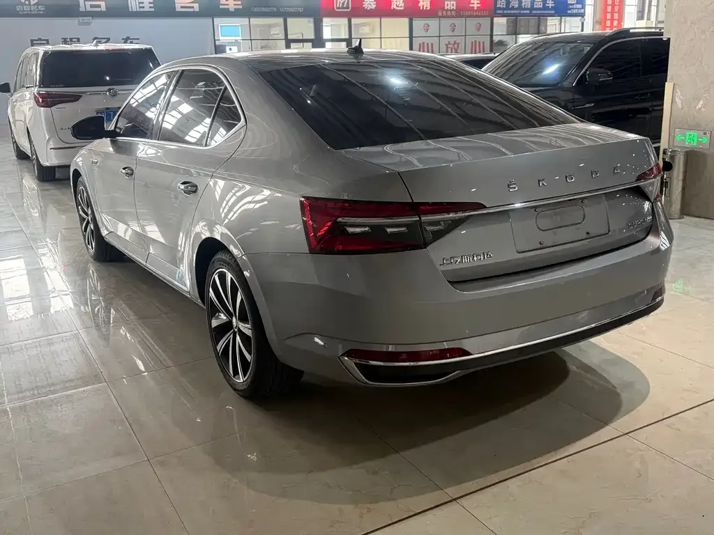 Skoda Superb — фото 8