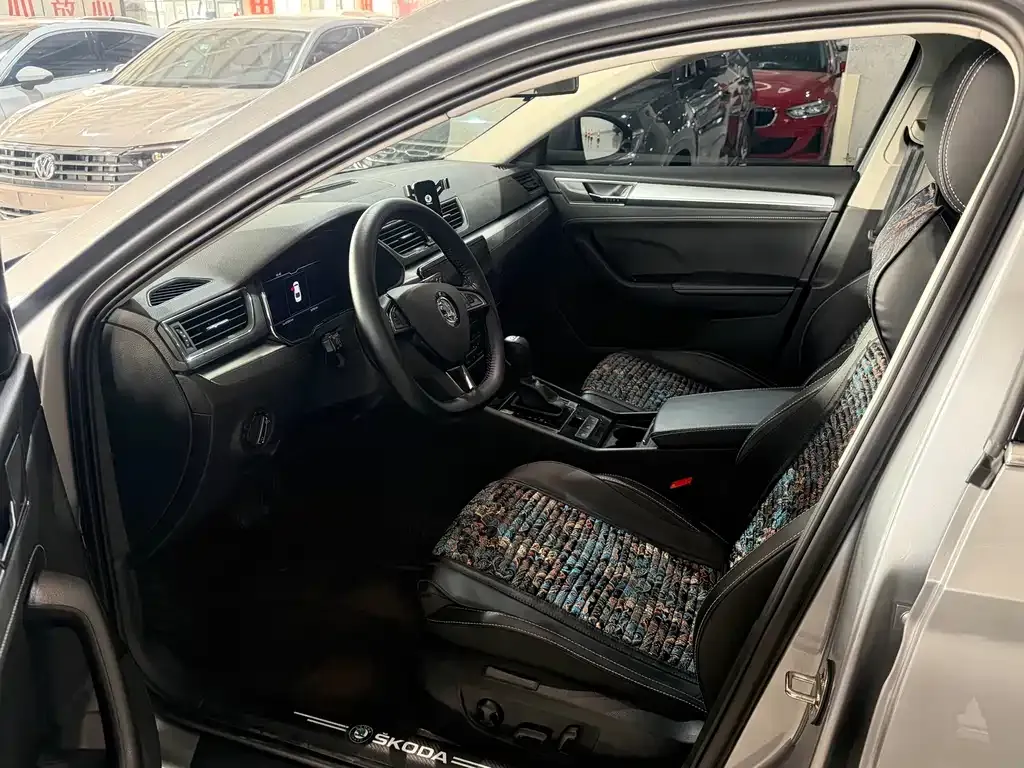 Skoda Superb — фото 6