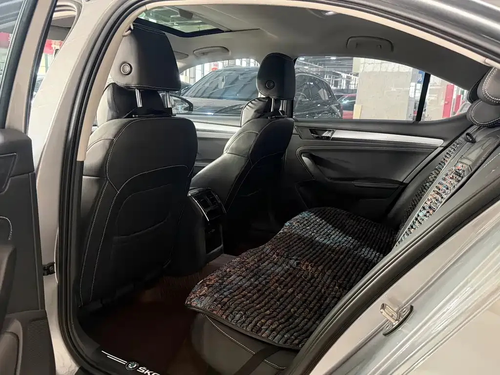 Skoda Superb — фото 7