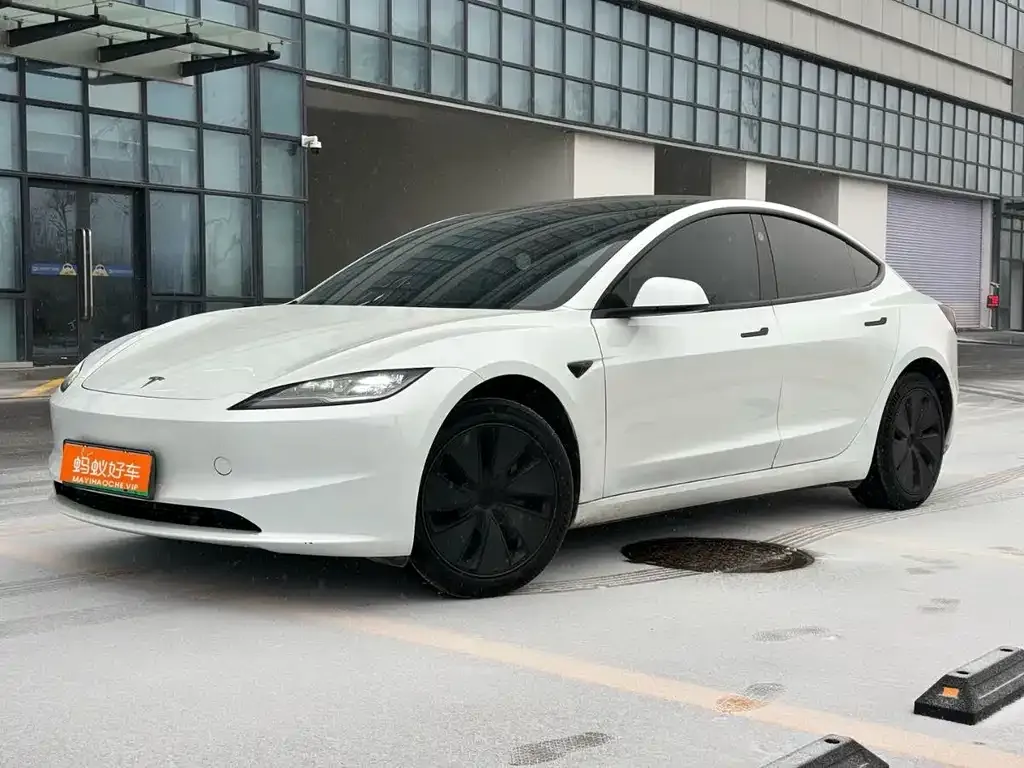Tesla Model 3 — фото 1