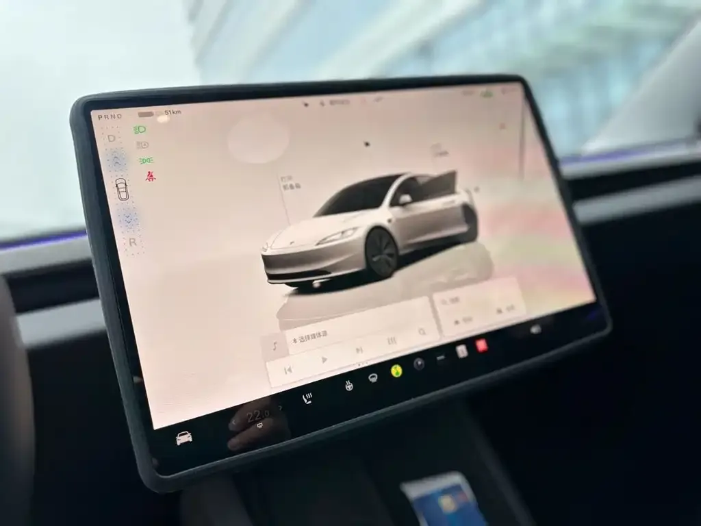 Tesla Model 3 — фото 4