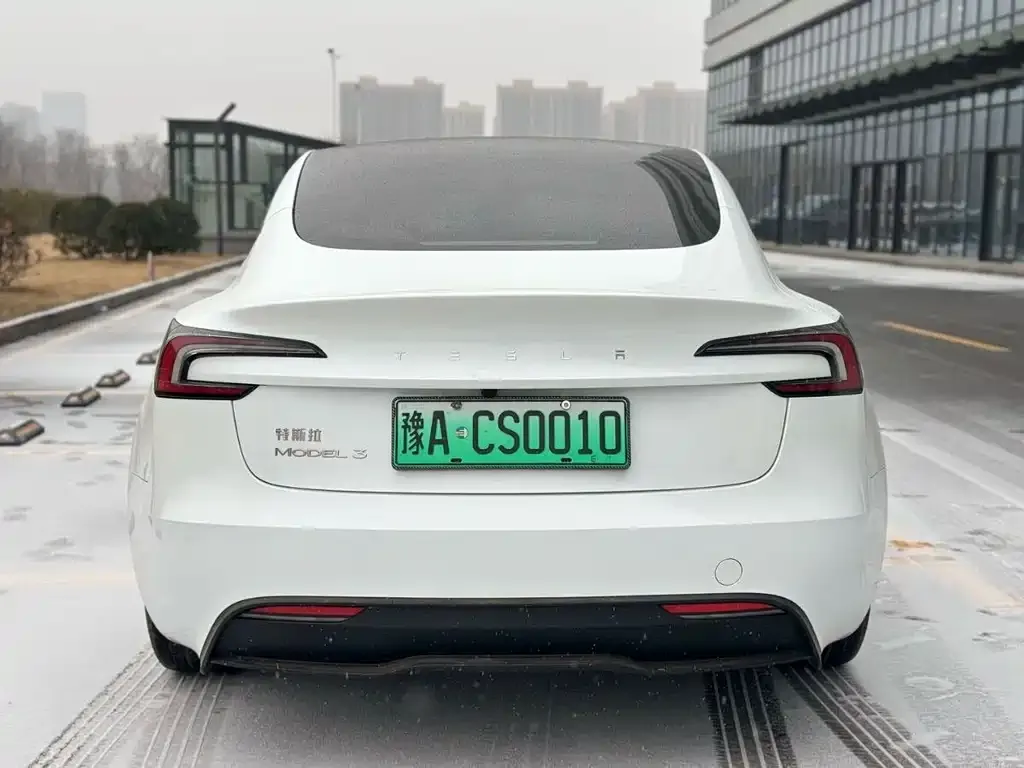 Tesla Model 3 — фото 3