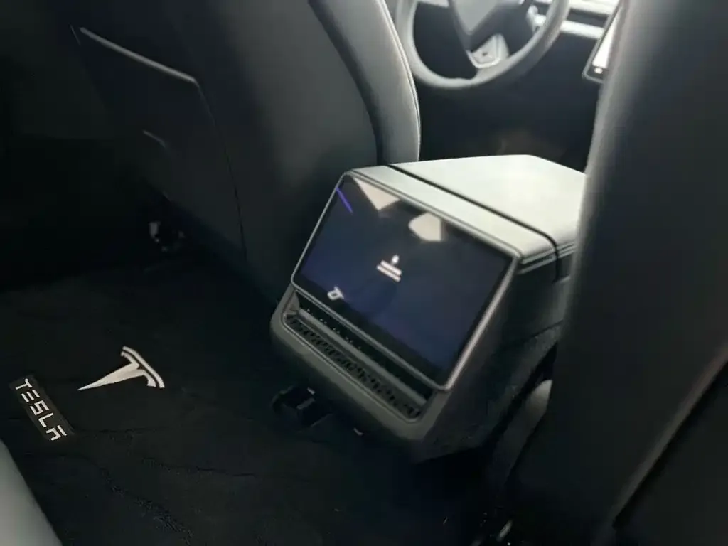 Tesla Model 3 — фото 2