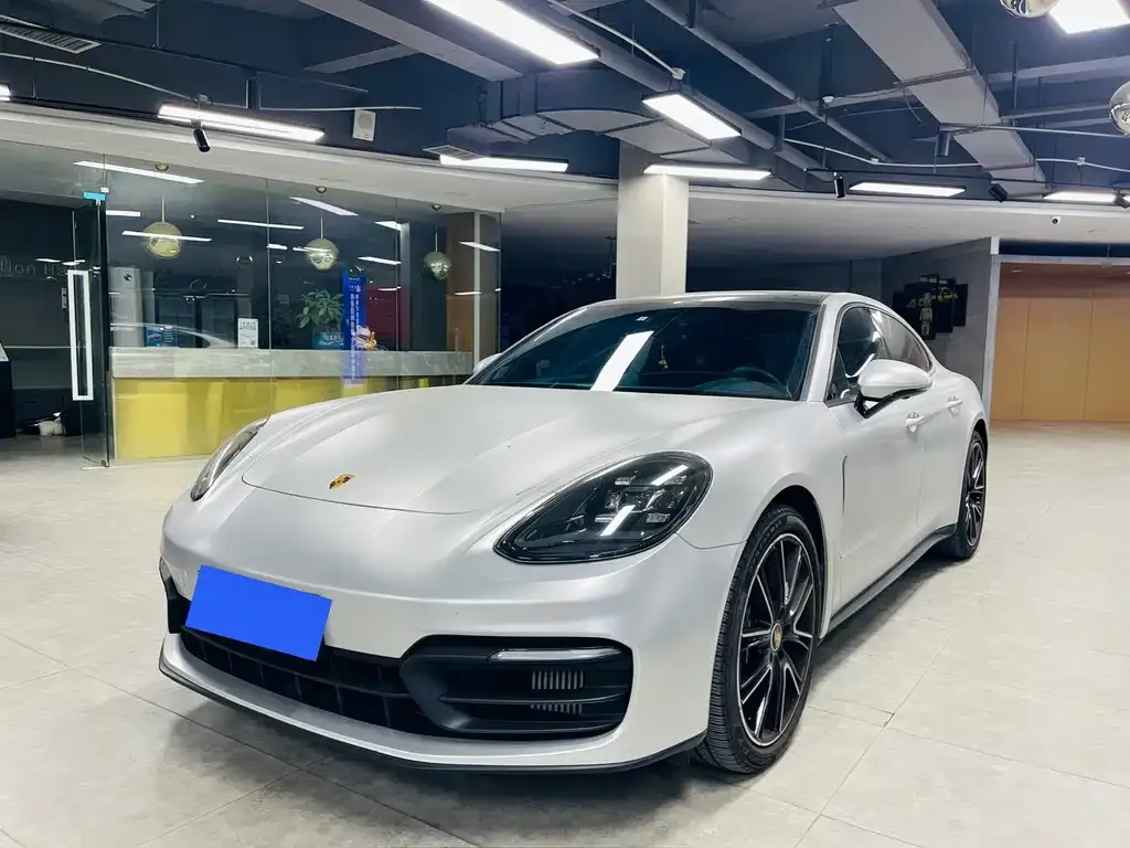 Porsche Panamera — фото 1