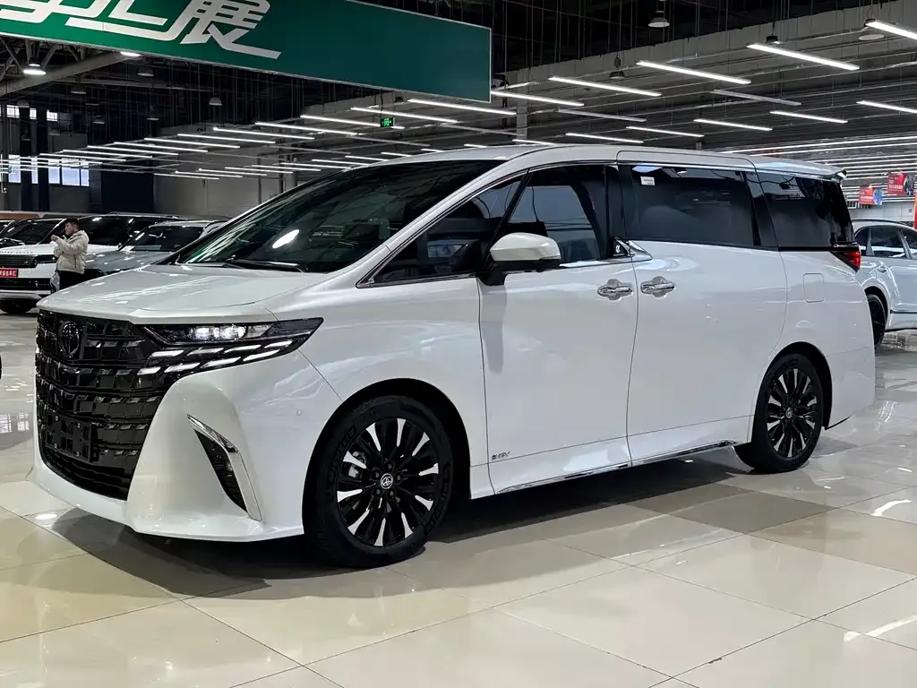 Toyota Alphard — фото 1