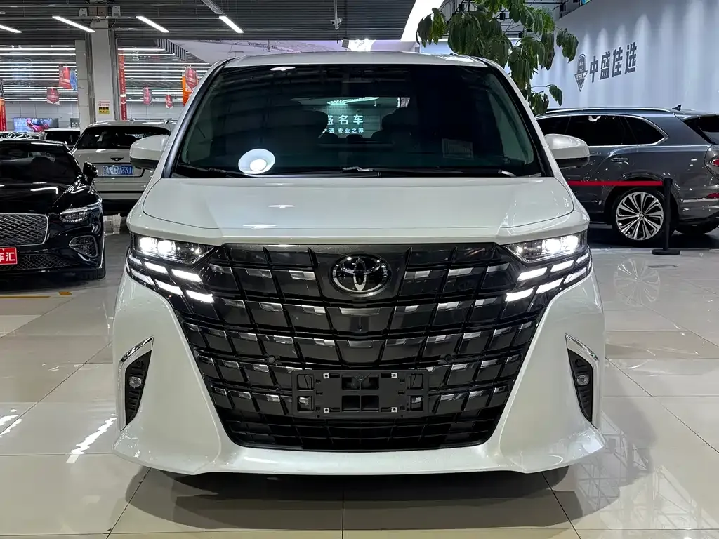 Toyota Alphard — фото 5