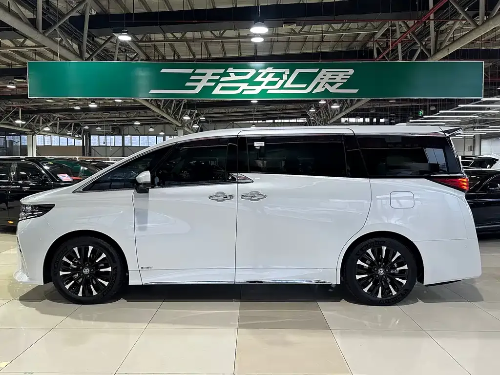 Toyota Alphard — фото 8