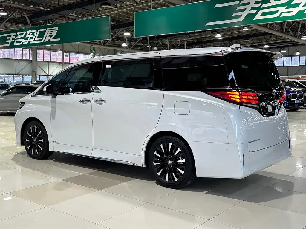 Toyota Alphard — фото 7