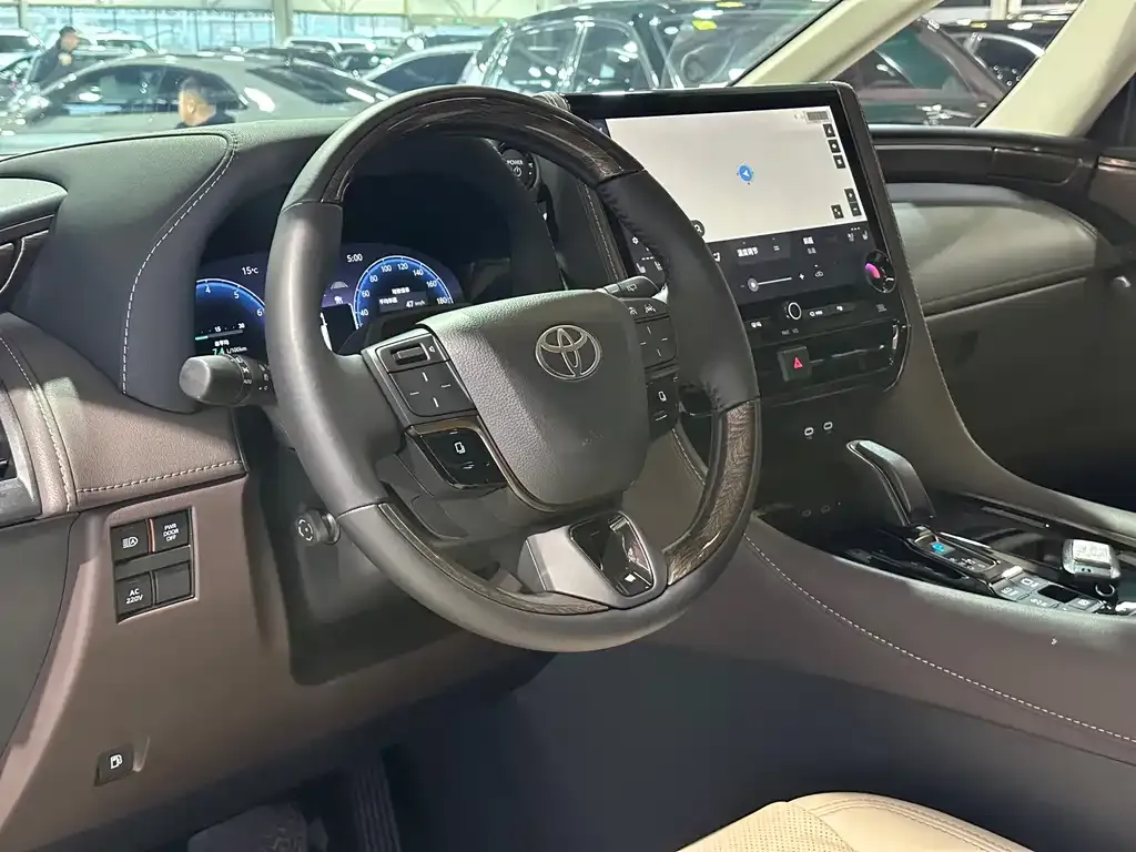 Toyota Alphard — фото 2