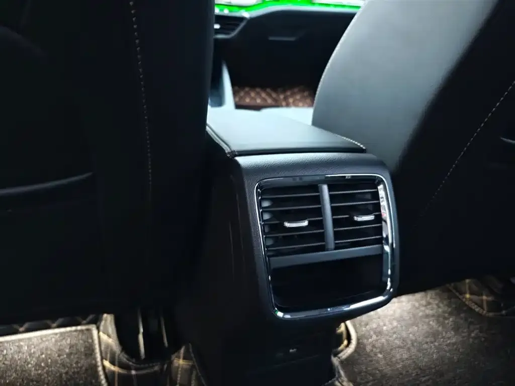 Skoda Octavia — фото 2