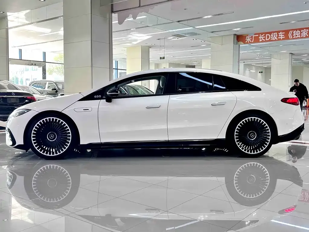 Mercedes-Benz EQS AMG — фото 3
