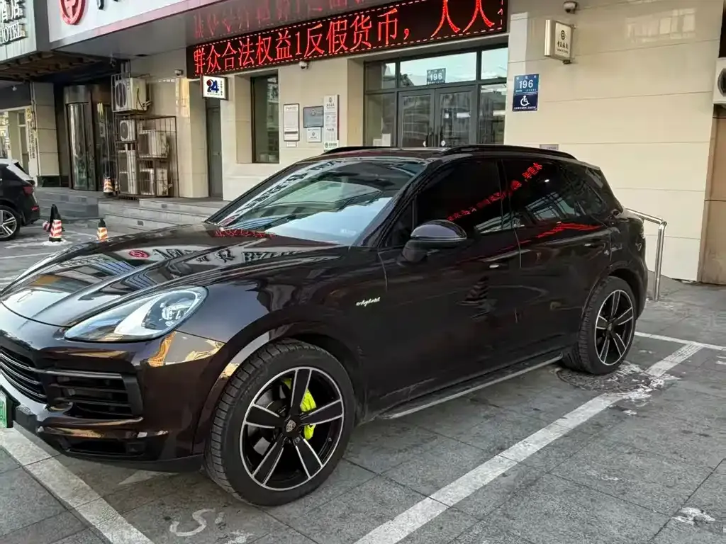 Porsche Cayenne Hybrid — фото 1