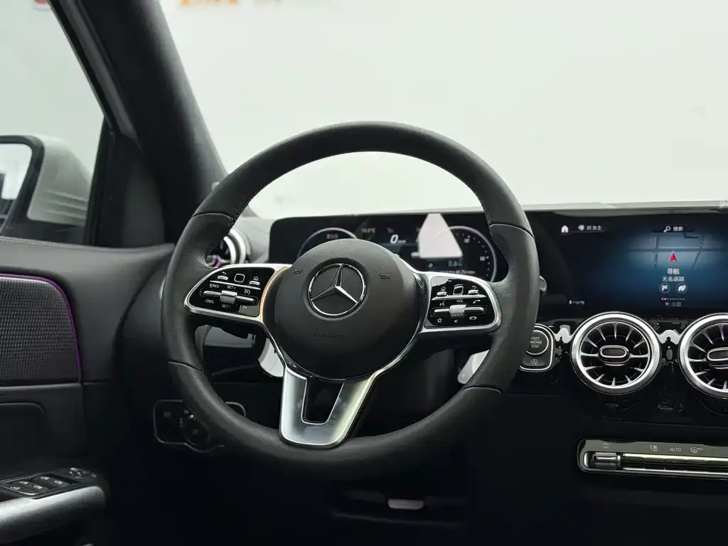 Mercedes-Benz GLA — фото 8