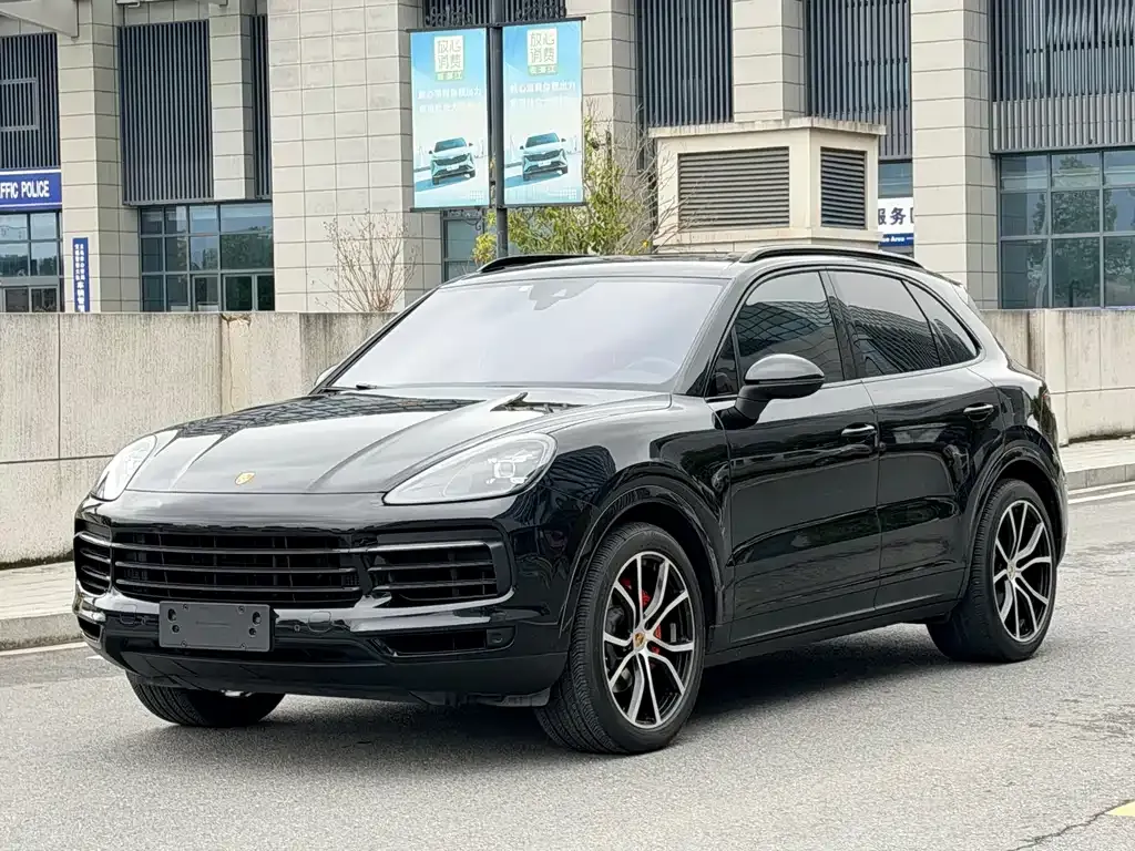 Porsche Cayenne — фото 1