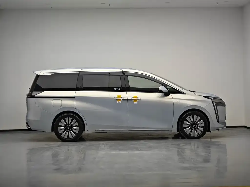 GAC Motor E8 Hybrid — фото 4