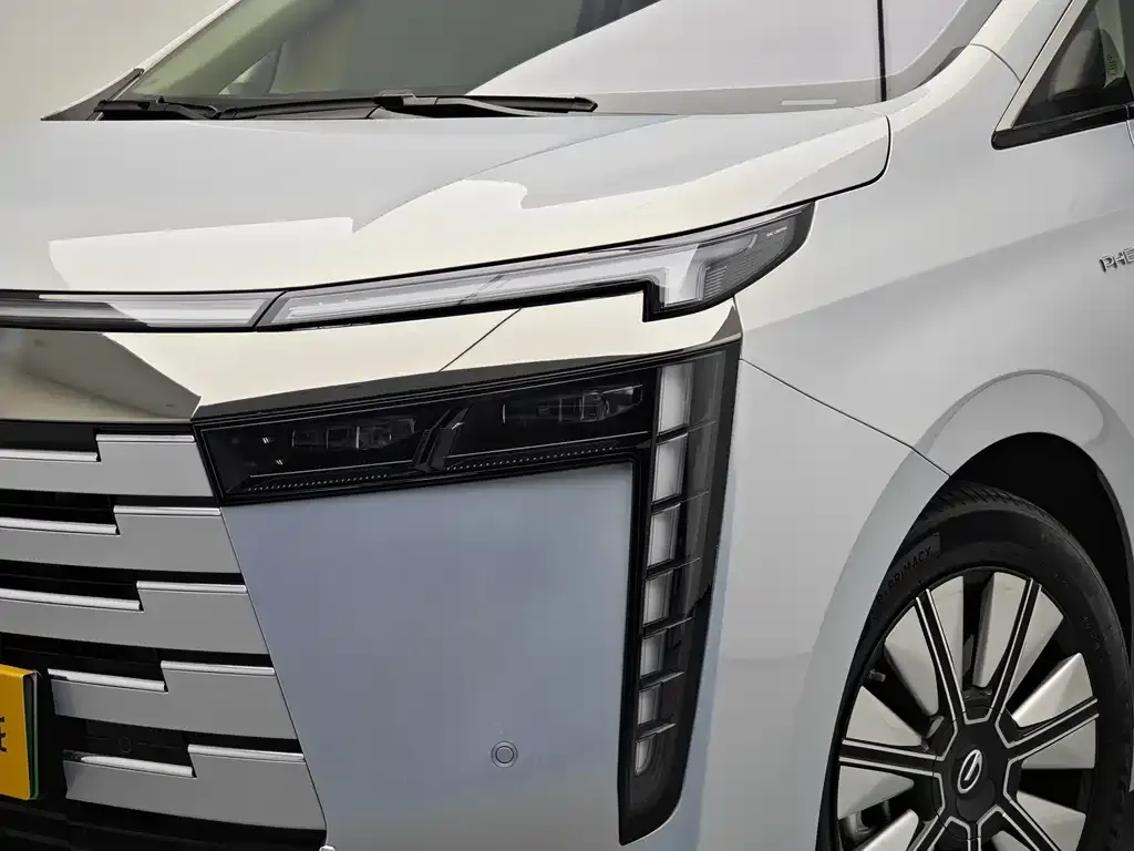GAC Motor E8 Hybrid — фото 9