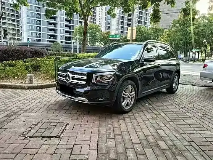 Mercedes-Benz GLB — фото 1