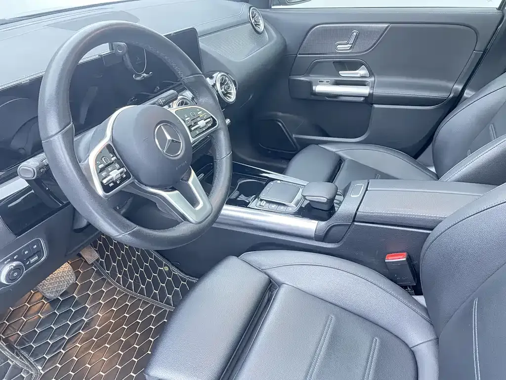 Mercedes-Benz GLA — фото 8
