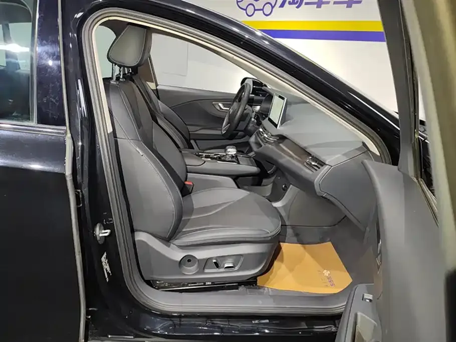 Hongqi E-QM5 — фото 10