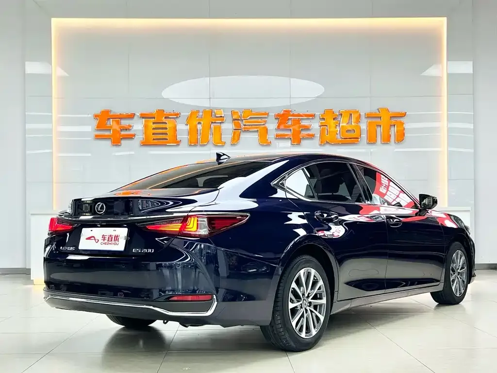 Lexus ES — фото 10