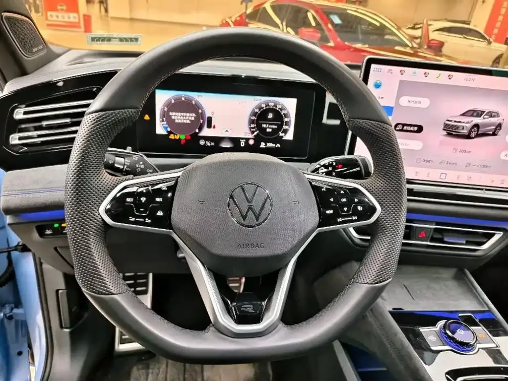 Volkswagen Tiguan L — фото 4