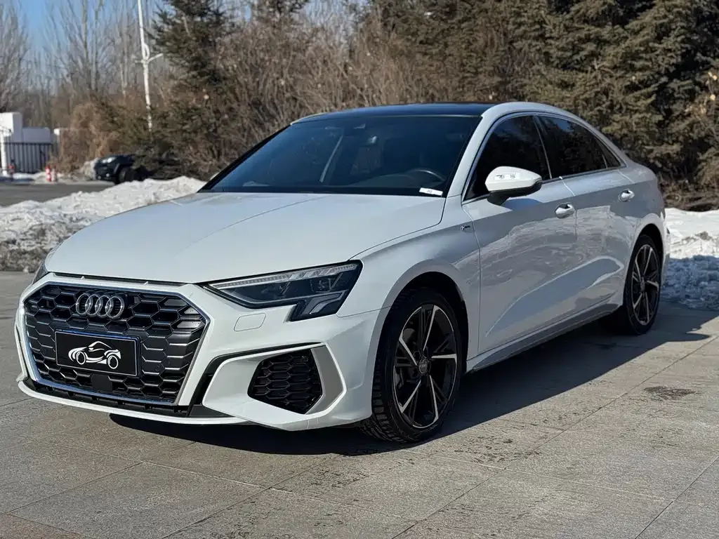 Audi A3 — фото 1