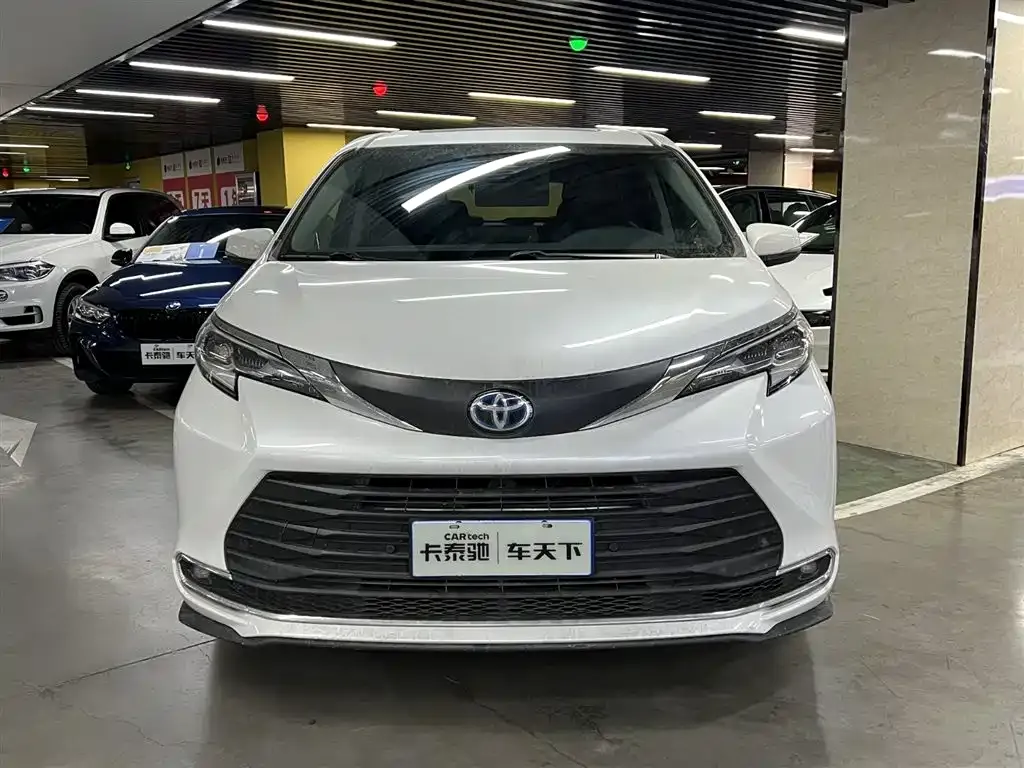Toyota Sienna — фото 5