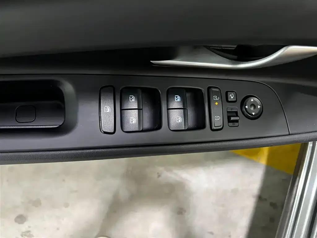 Hyundai Elantra — фото 2