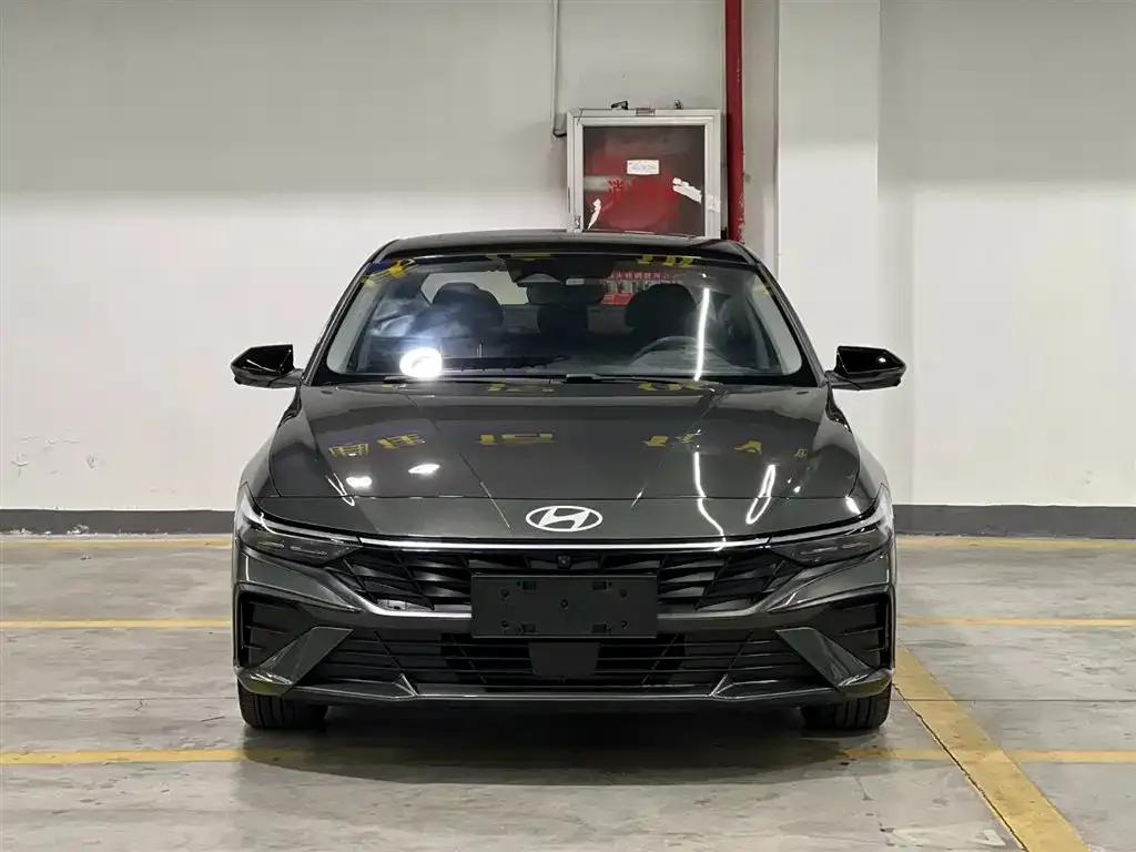 Hyundai Elantra — фото 5