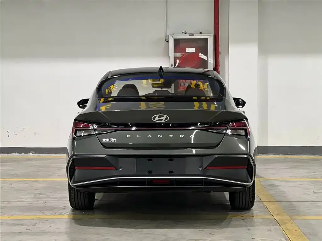 Hyundai Elantra — фото 4