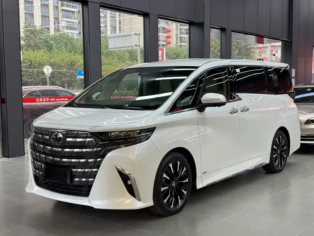 Toyota Alphard — фото 1