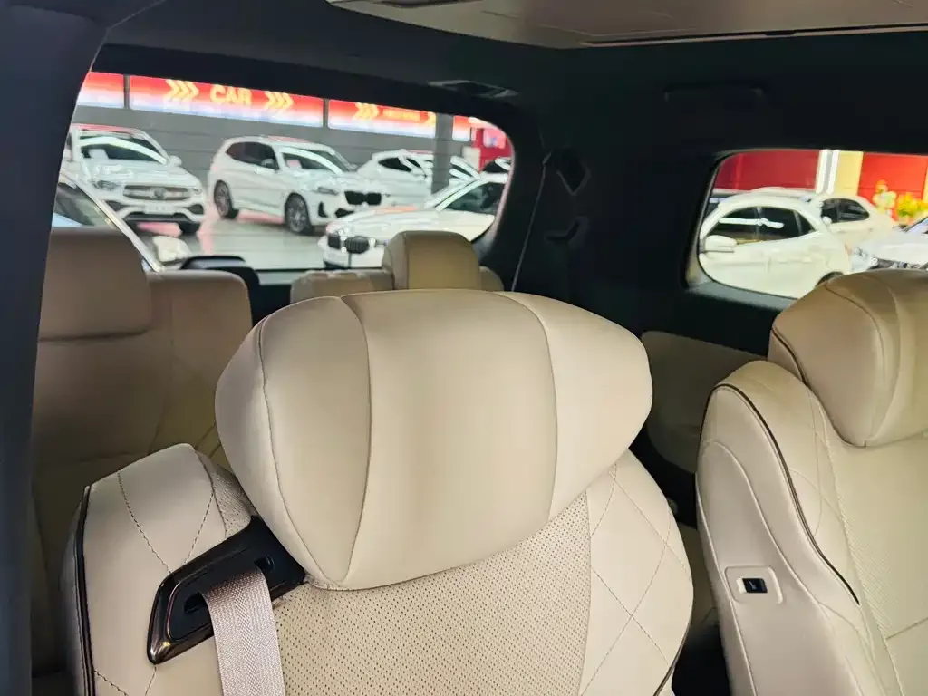 Toyota Alphard — фото 4
