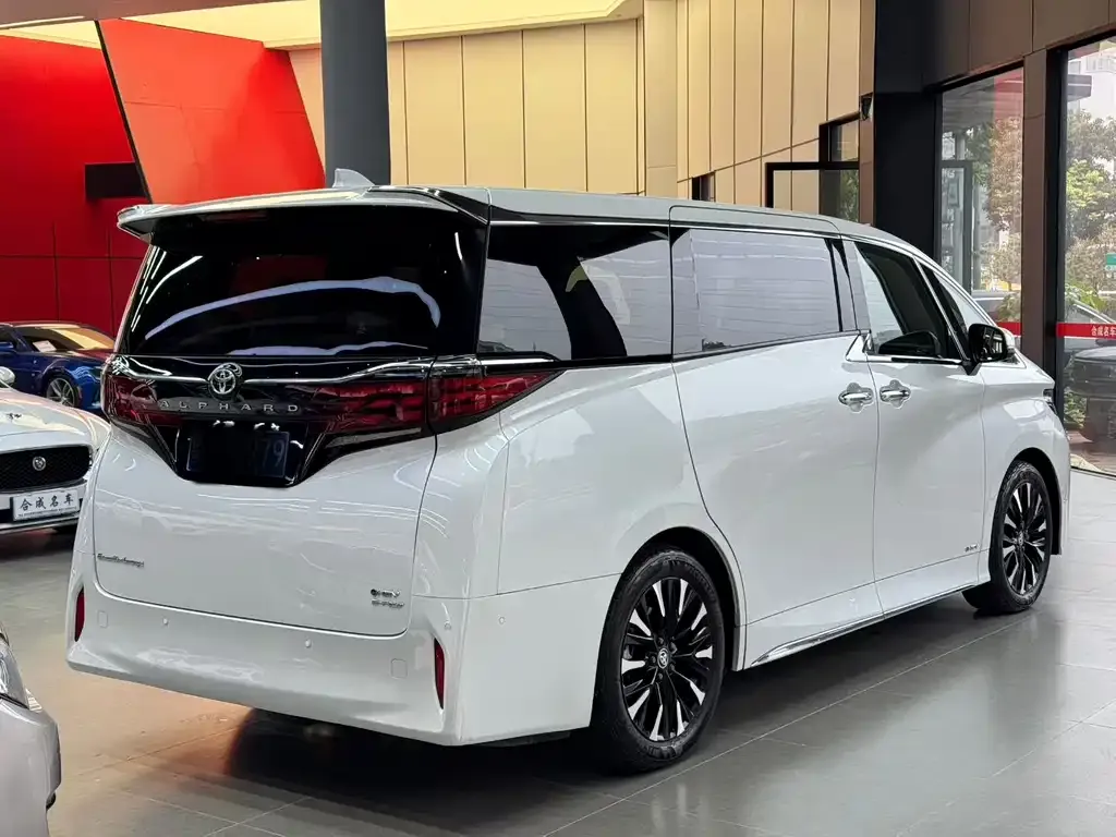 Toyota Alphard — фото 6