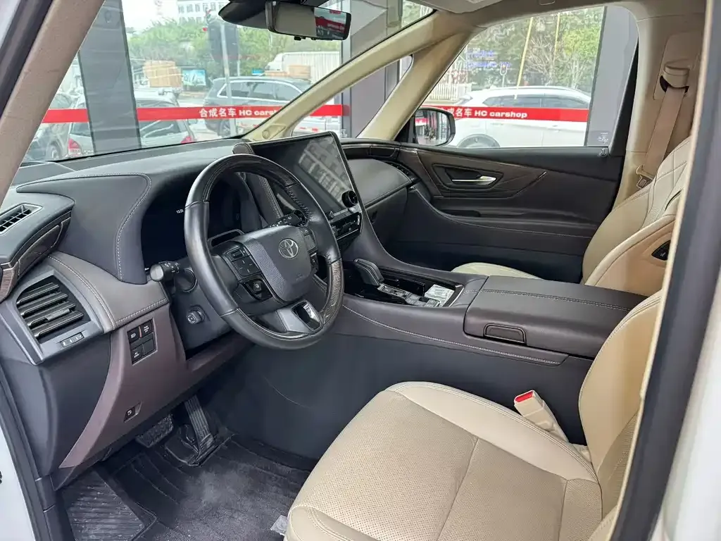 Toyota Alphard — фото 7