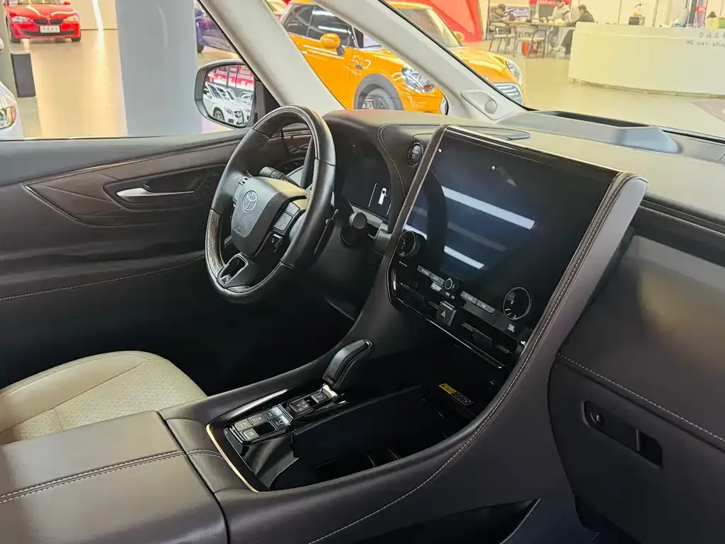 Toyota Alphard — фото 3