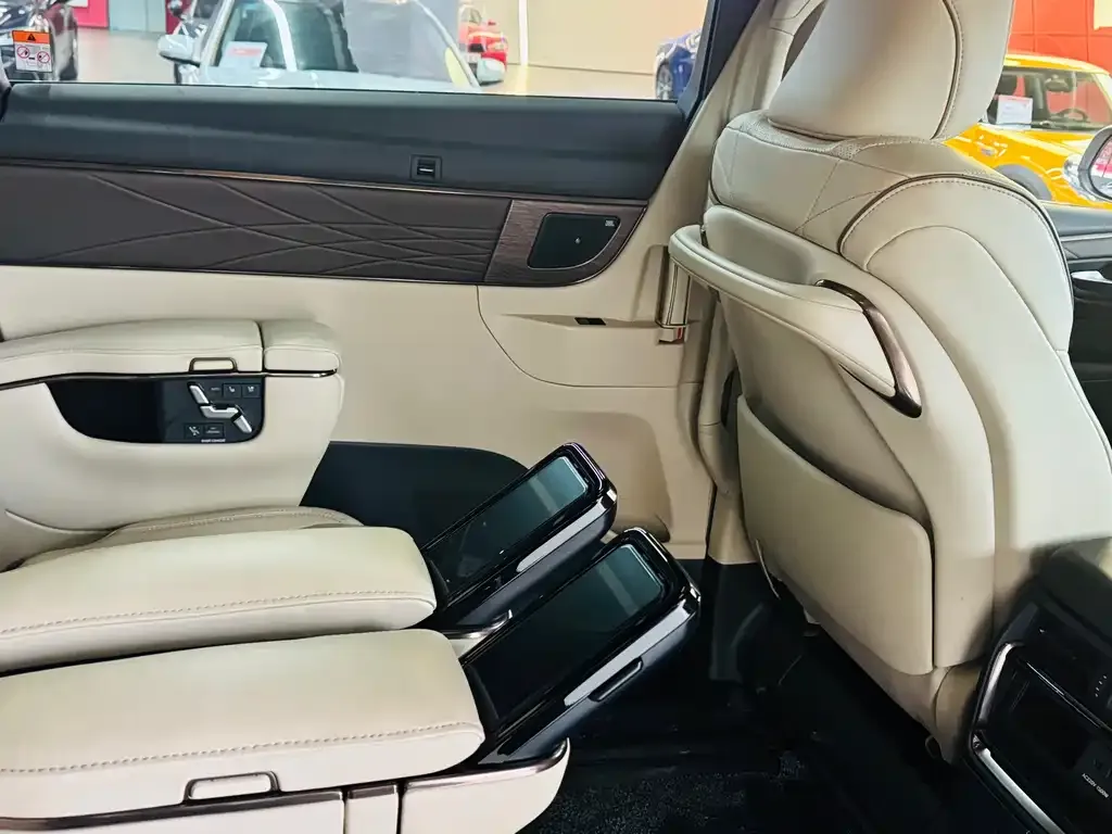 Toyota Alphard — фото 5