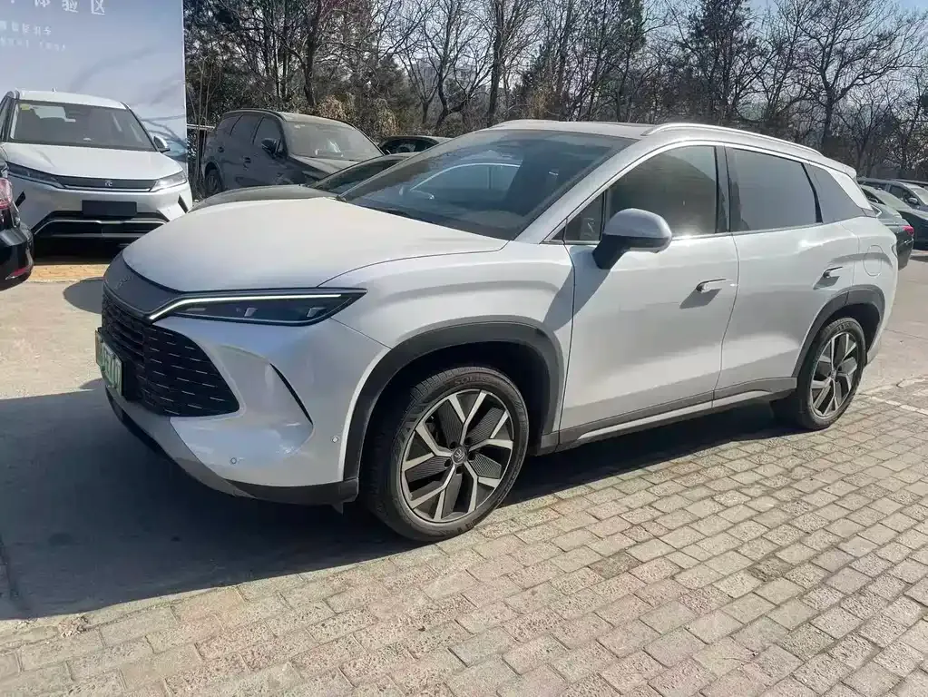 BYD L DM-i — фото 1
