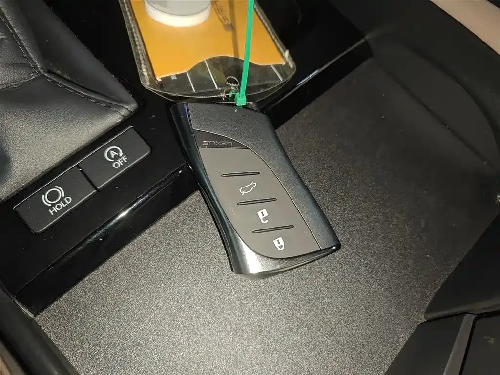Lexus ES — фото 7